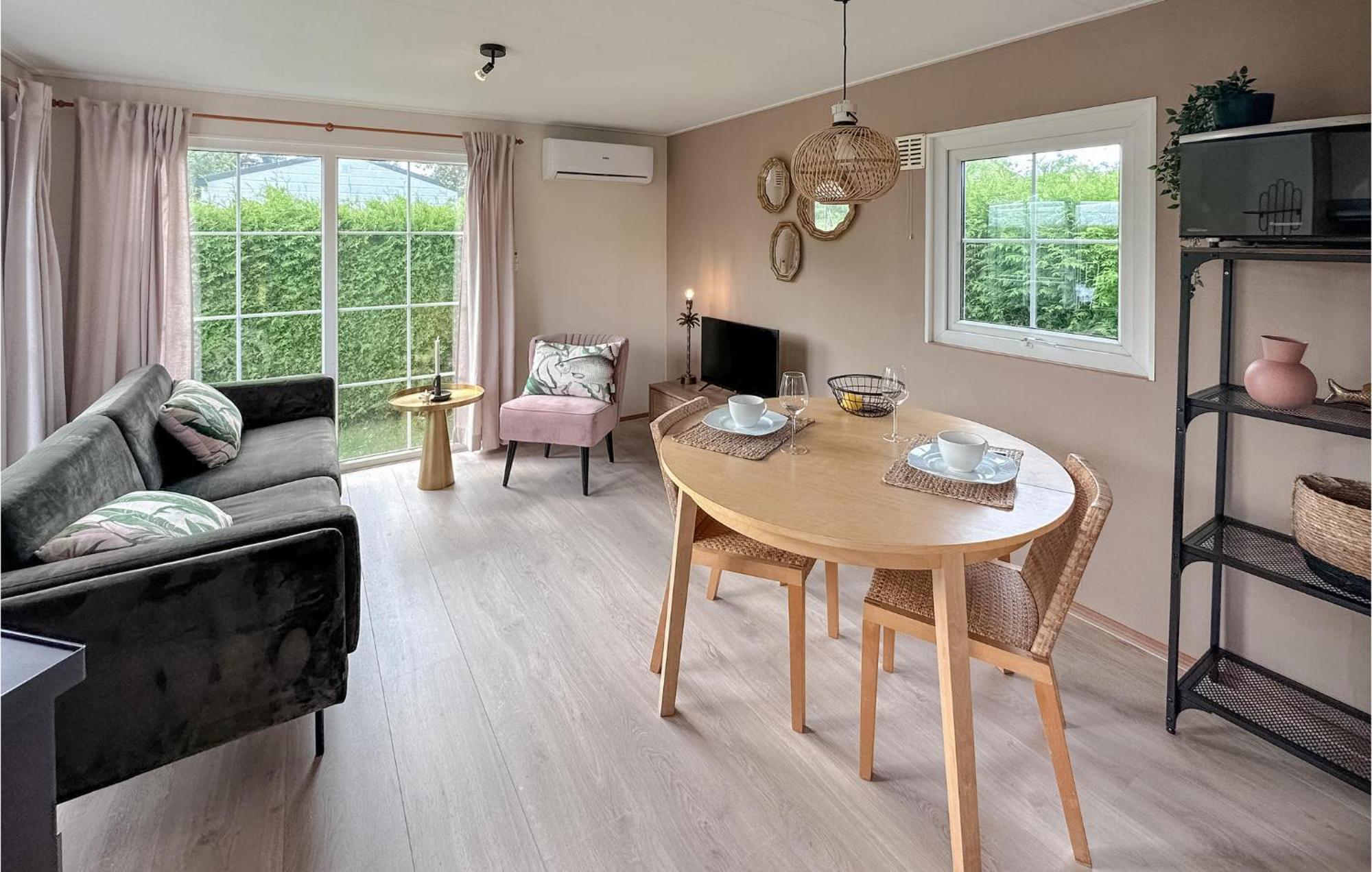 Lovely Home In Tzummarum With Wifi Extérieur photo