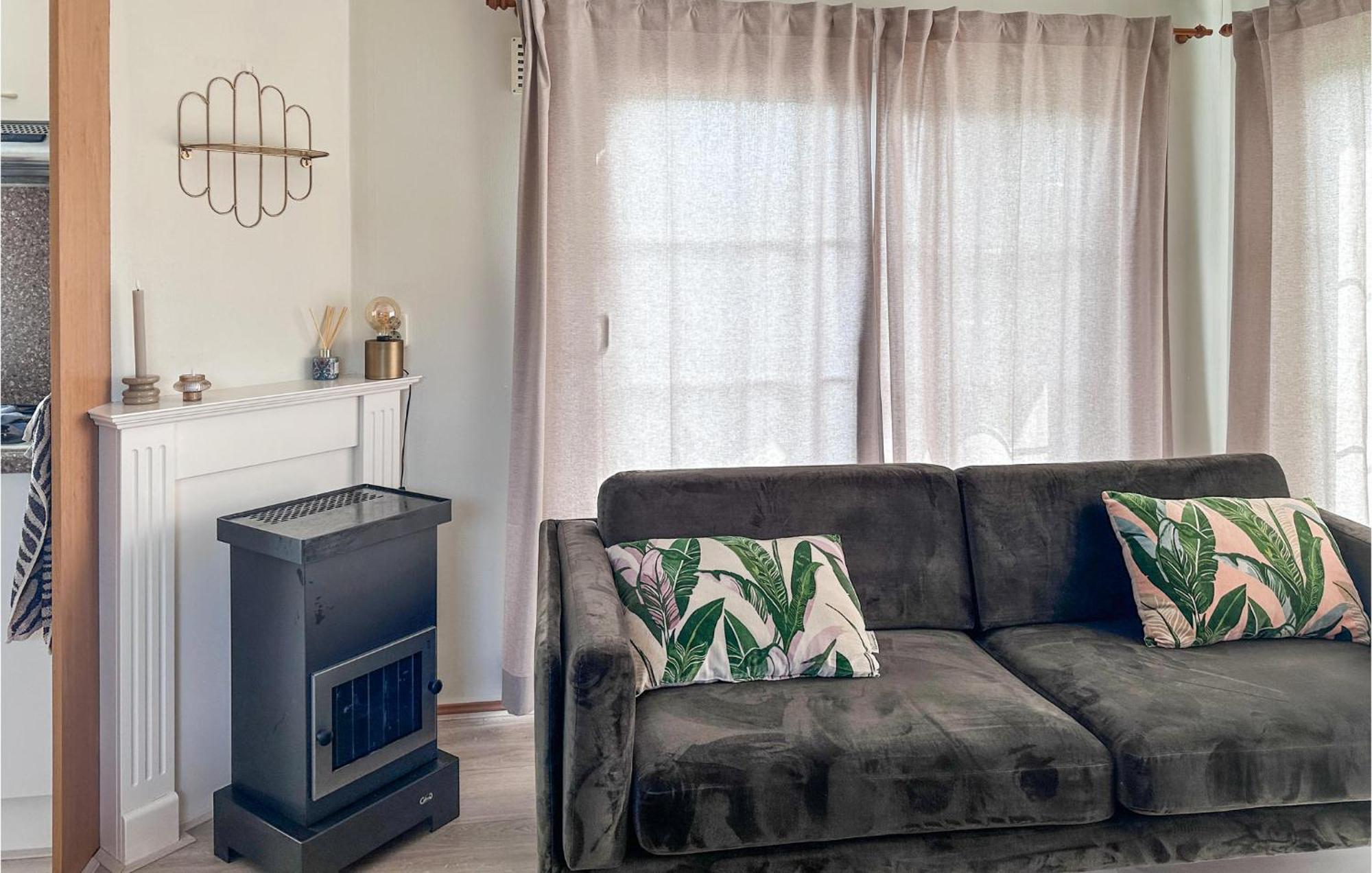 Lovely Home In Tzummarum With Wifi Extérieur photo